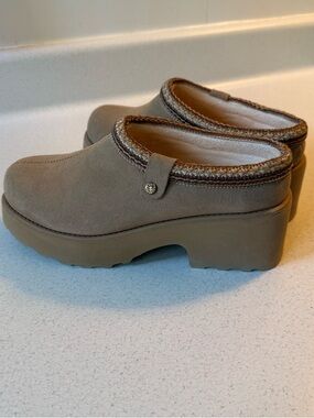 Bear Paw Comfort Platform Mule Clog in Tan